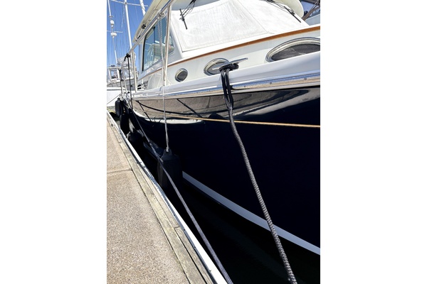 Contrails 37ft Back Cove Yacht For Sale