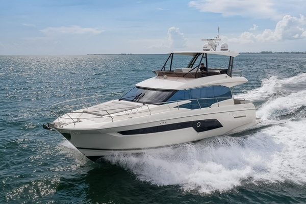 2023 Prestige 52