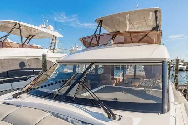 2023 Prestige 52