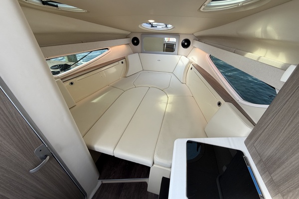 28ft Regal Yacht For Sale