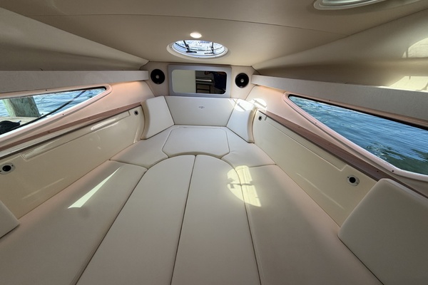 28ft Regal Yacht For Sale