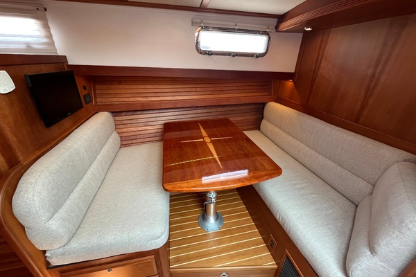 Inve ted 42ft Sabre Yacht For Sale