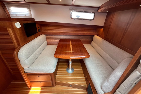 Inve ted 42ft Sabre Yacht For Sale