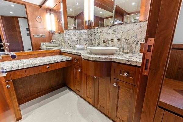 ONE SHOT 90ft Ocean Alexander Yacht For Sale