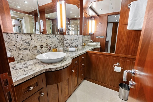 ONE SHOT 90ft Ocean Alexander Yacht For Sale
