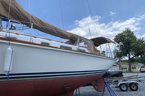 Photo of the 1977 Allied 42