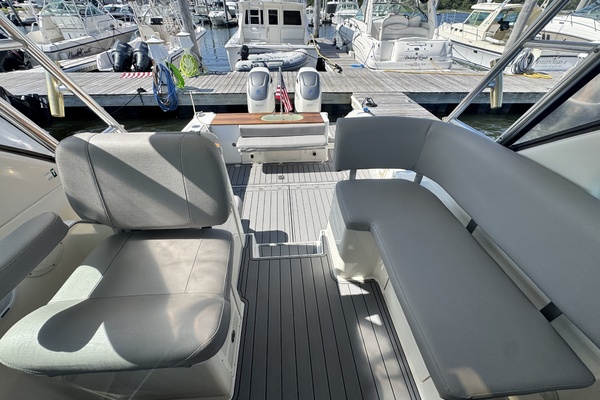 33ft Pursuit Yacht For Sale