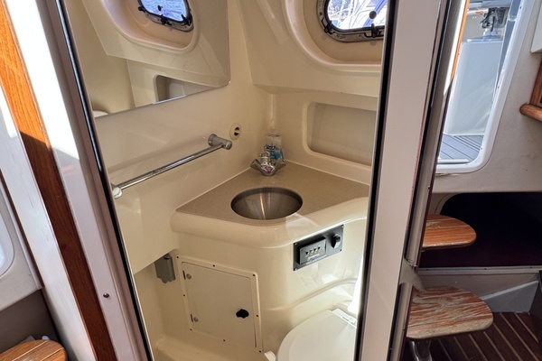 33ft Pursuit Yacht For Sale
