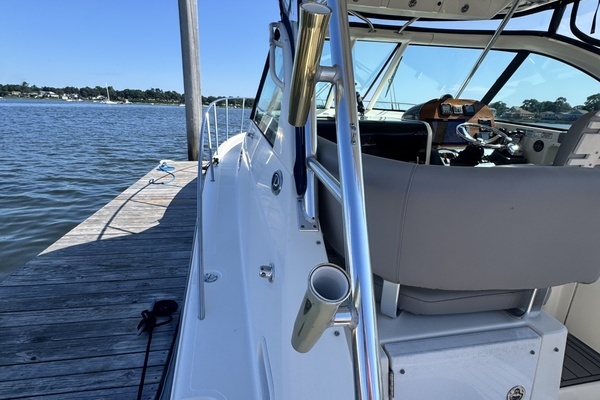 2006 Pursuit 33