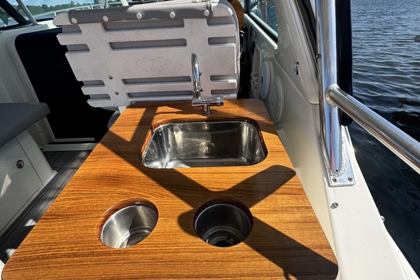 33ft Pursuit Yacht For Sale