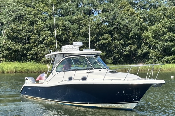 33ft Pursuit Yacht For Sale