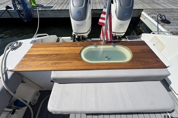 2006 Pursuit 33