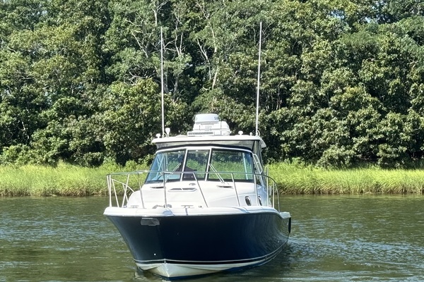 2006 Pursuit 33