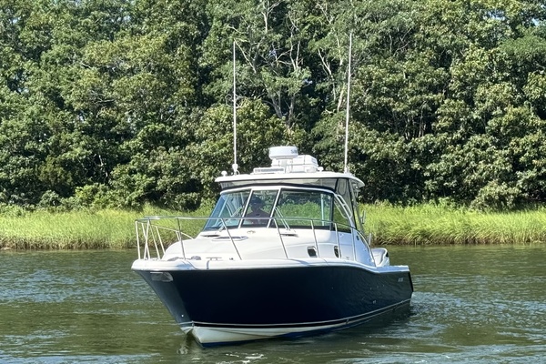 33ft Pursuit Yacht For Sale