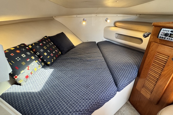 33ft Pursuit Yacht For Sale