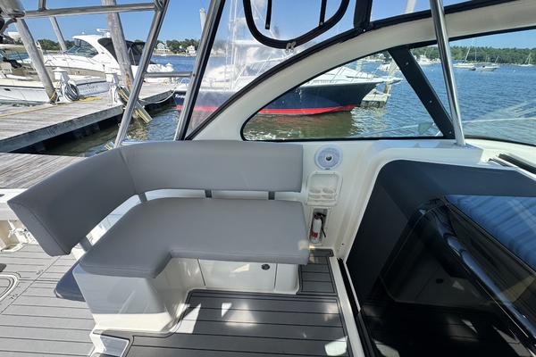 33ft Pursuit Yacht For Sale