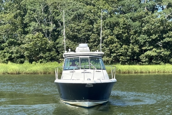2006 Pursuit 33