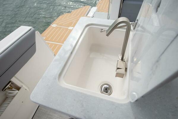 34ft Regal Yacht For Sale