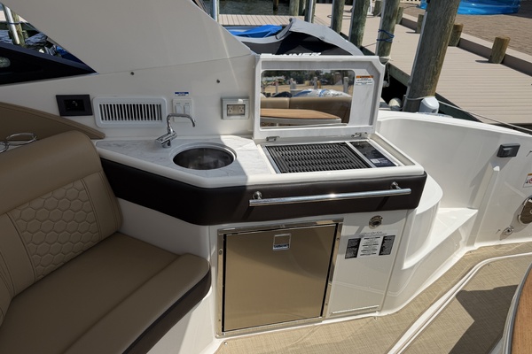At Last  32ft Sea Ray Yacht For Sale