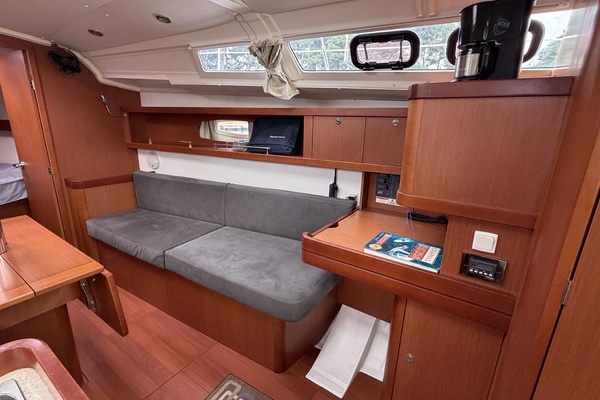 Mystique 37ft Beneteau Yacht For Sale