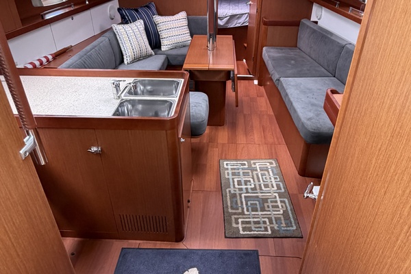 Mystique 37ft Beneteau Yacht For Sale
