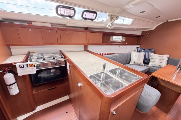 Mystique 37ft Beneteau Yacht For Sale