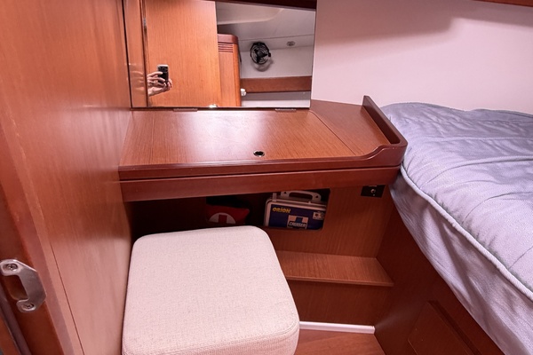 Mystique 37ft Beneteau Yacht For Sale