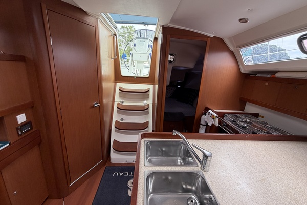 Mystique 37ft Beneteau Yacht For Sale