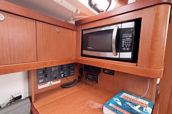 Mystique 37ft Beneteau Yacht For Sale