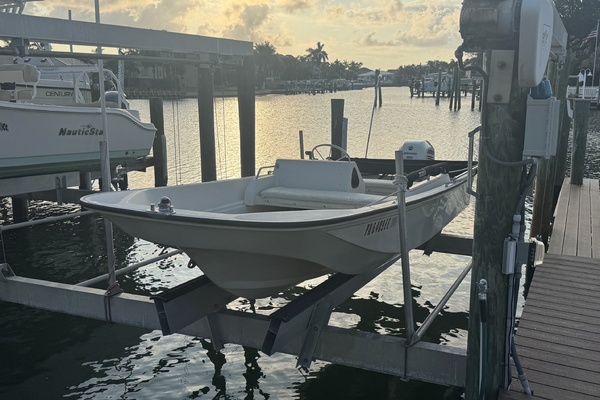 17ft Boston Whaler Yacht For Sale
