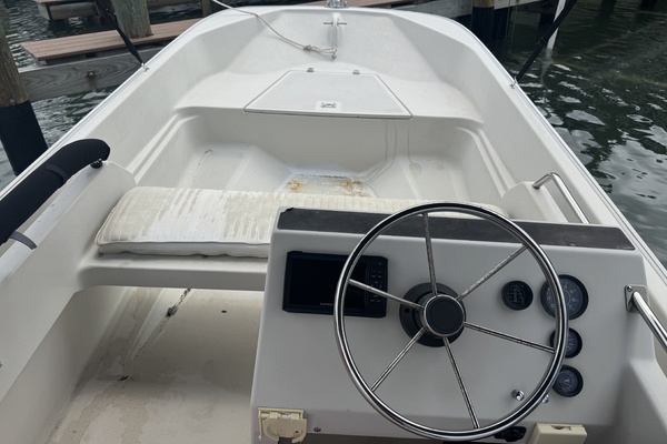 17ft Boston Whaler Yacht For Sale