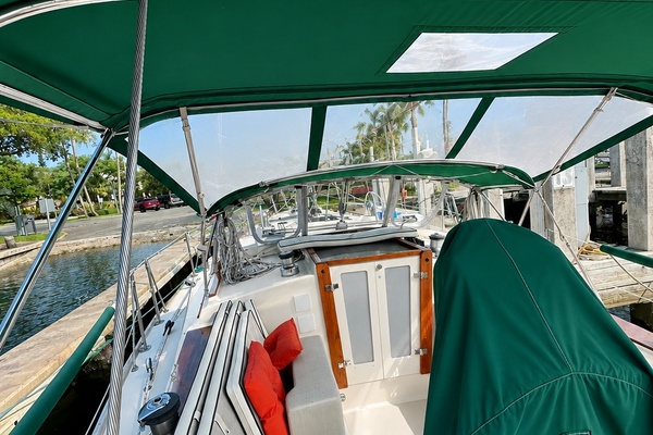 Michael Leslie 40ft Caliber Yacht For Sale