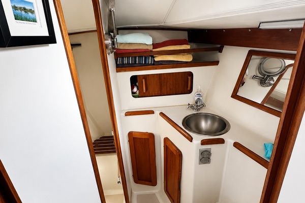 Michael Leslie 40ft Caliber Yacht For Sale