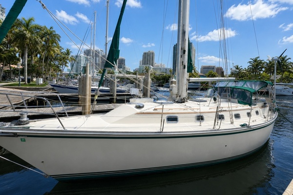 Michael Leslie 40ft Caliber Yacht For Sale