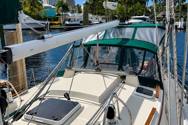 Michael Leslie 40ft Caliber Yacht For Sale