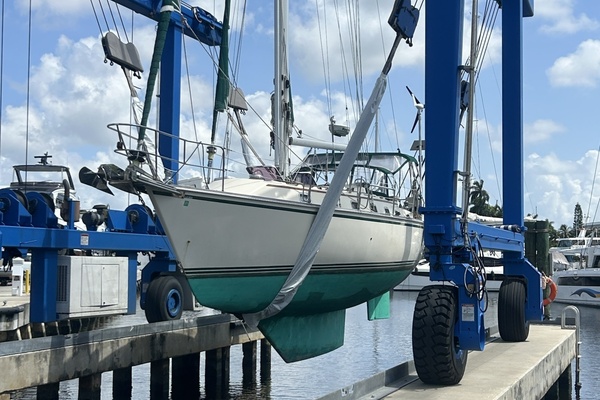 Michael Leslie 40ft Caliber Yacht For Sale