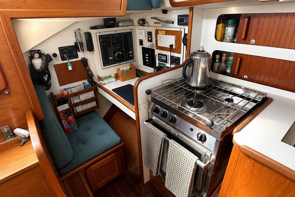 Michael Leslie 40ft Caliber Yacht For Sale