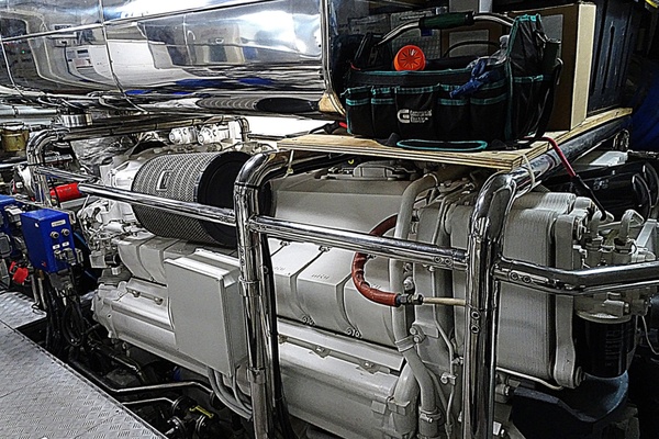 100ft Azimut Yacht For Sale