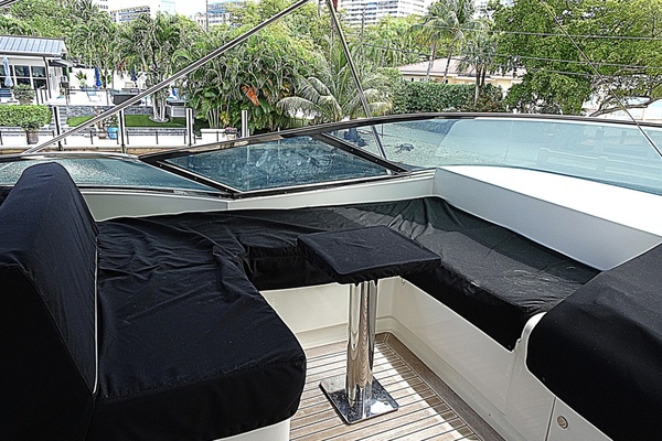 100ft Azimut Yacht For Sale