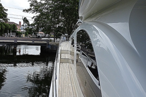 100ft Azimut Yacht For Sale