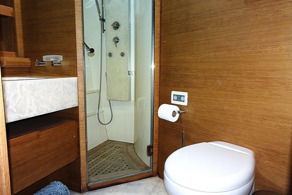100ft Azimut Yacht For Sale