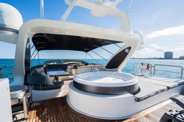 100ft Azimut Yacht For Sale