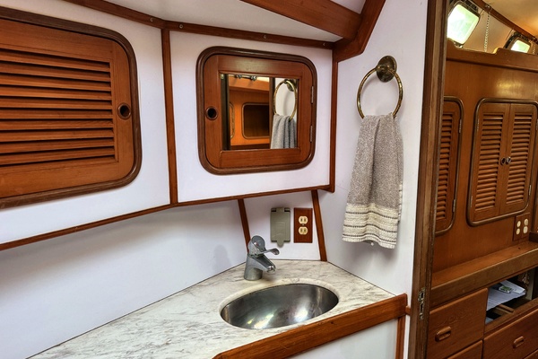 48ft Tayana Yacht For Sale