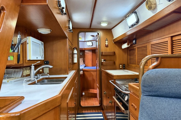48ft Tayana Yacht For Sale