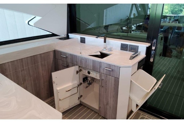 Formula 500 Super Sport Crossover Yacht For Sale