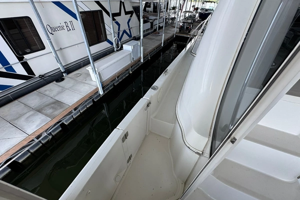 2004 Carver 46