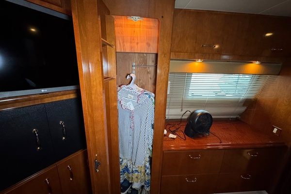 MO HEINE 46ft Carver Yacht For Sale
