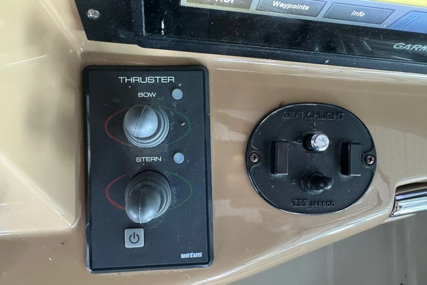 2004 Carver 46