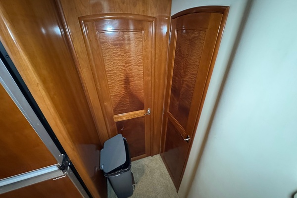 MO HEINE 46ft Carver Yacht For Sale