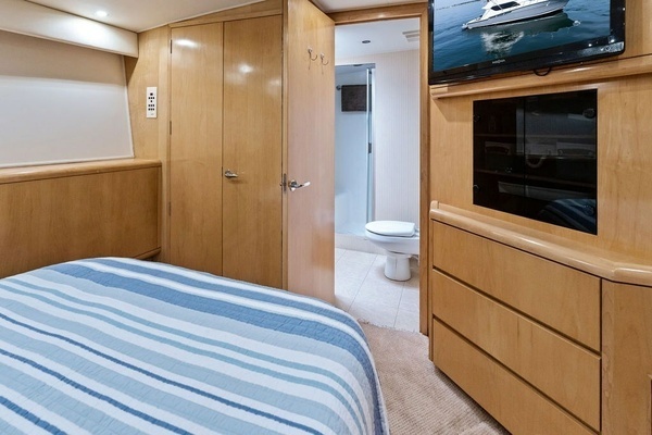 Hatteras 60 Convertible Yacht For Sale